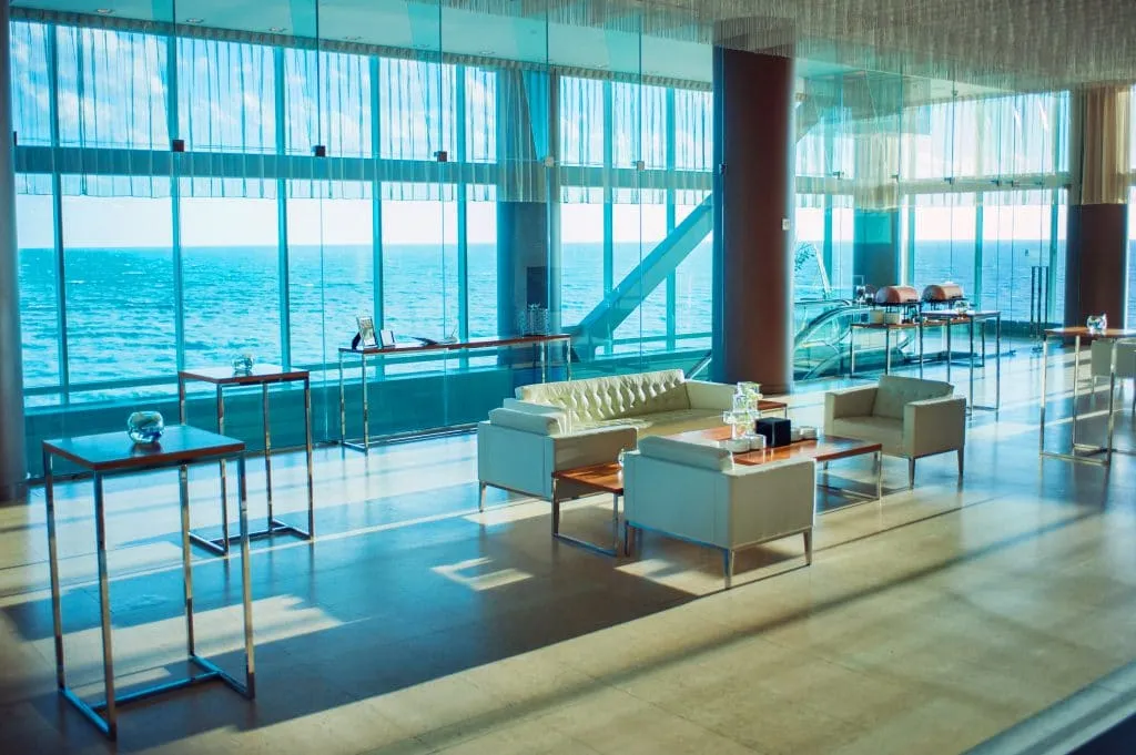 Byrne 0302 1024x681 - Lobby